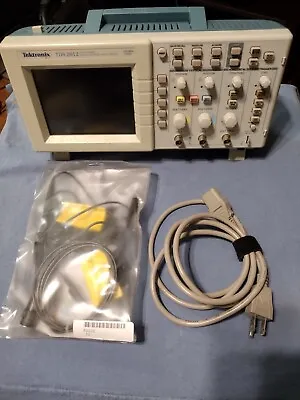Buy Tektronix TDS2012 100MHz 2 Channel 1 GS/s Color Oscilloscope W/ 2 Probes - Used • 185$
