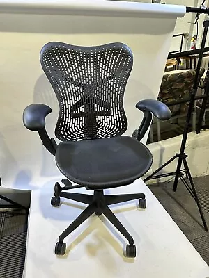 Buy Herman Miller Mirra Office Chair • 250$