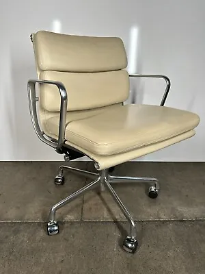 Buy Authentic Herman Miller  Soft Pad Group Management Chair • 1,375$