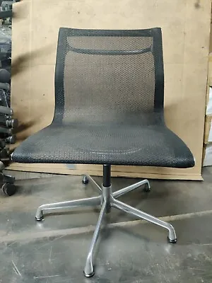 Buy Original Herman Miller Eames Aluminum Group Management Side Chair In Black Mesh • 499$