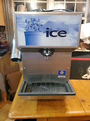 Buy Servend Manitowoc Beverage Commercial Ice Vending Machine Model M-45 • 500$