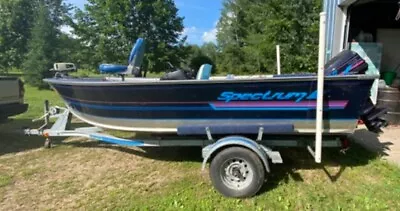 Buy Used Spectrum Boat For Sale • 2,000$