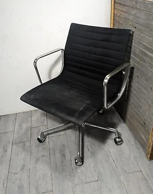 Buy Vintage Herman Miller Eames EA335 Aluminum Office Group Rolling Arm Chair • 900$