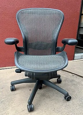 Buy Herman Miller Aeron Office Chair • 275$