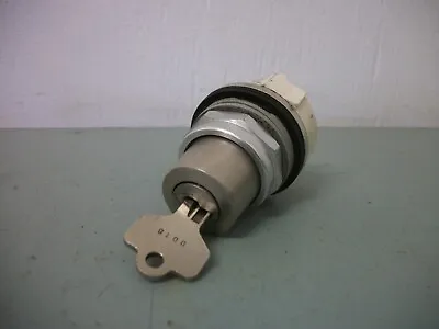 Buy Allen-bradley 2-position Maintained Key Operated Selector Switch 800t-h33 Nob • 49.99$