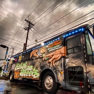 Buy Thomas Built 2000 Food Bus Food Truck • 60,000$