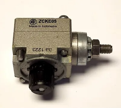 Buy SCHNEIDER ELECTRIC TELEMECANIQUE ZCKE05 Limit Switch Operating Head 8B 1328 ZCK • 28$