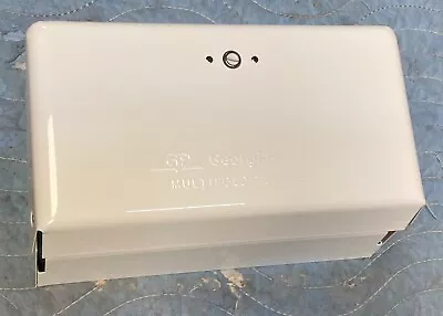 Buy Georgia-Pacific Multifold Metal Paper Towel Dispenser In White (54701) • 35$
