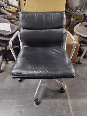 Buy Authentic Herman Miller Eames Soft Pad Group Management Chair Black Leather 2005 • 1,069.99$