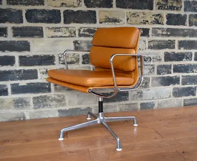 Buy Herman Miller Eames Chair - Aluminum Group Soft Pad Chair -  Restored • 1,415$