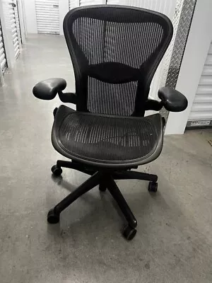 Buy Herman Miller Aeron Office Chair - Black • 400$