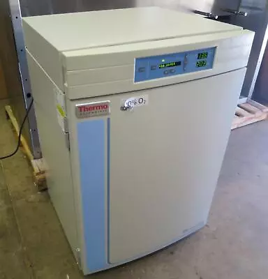 Buy Thermo Scientific™ Forma™ Series II Water-Jacketed CO2 Incubator Model 3130 • 1,275$