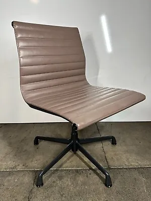 Buy Herman Miller Eames Aluminum Group Management Side Chair • 600$
