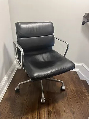 Buy Eames Soft Pad Chair, Management Height  • 2,000$