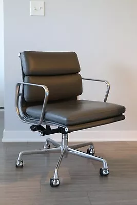 Buy Eames Soft Pad Management Chair • 1,295$