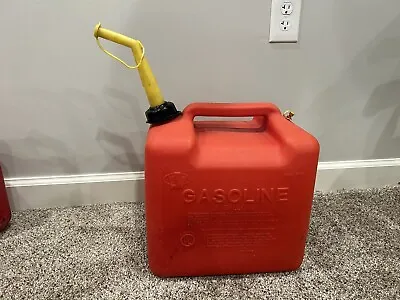 Buy Chilton 5 Gallon Red Plastic Vented Gas Can Vintage Pre Ban P500 • 79.99$