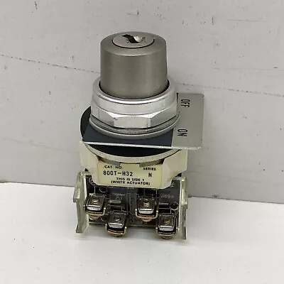 Buy Allen-Bradley 800T-H32 Two Position OFF-ON Selector Switch ** NO KEY ** • 19.99$
