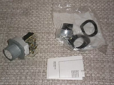 Buy New! Allen Bradley 800T-J5A 30mm Selector Switch 3 Position Spring Return From R • 89.95$