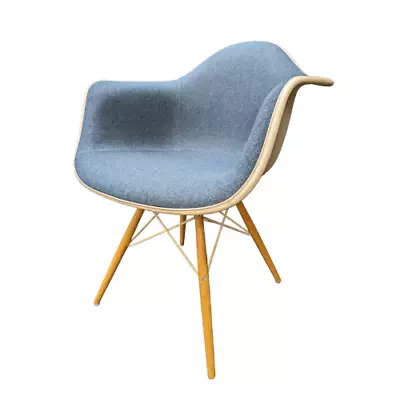Buy Herman Miller Eames Molded Plastic Chair • 395$