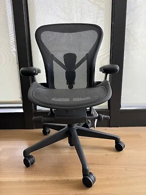 Buy Herman Miller Aeron Office Chair Size B - Graphite • 1,000$