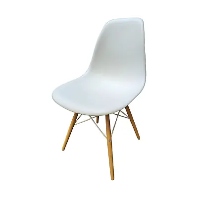 Buy Herman Miller White Plastic Chair • 295$