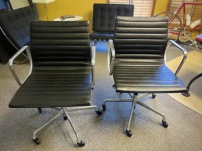 Buy Herman Miller Eames Aluminum Group Management Desk Chair In Black 2 Avail • 860$