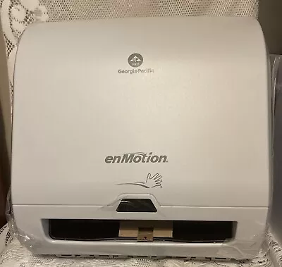 Buy Georgia Pacific EnMotion 8  Automated Roll Towel Dispenser - 59497A • 45.29$