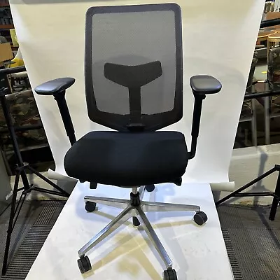 Buy Herman Miller Verus Office Chair • 275$